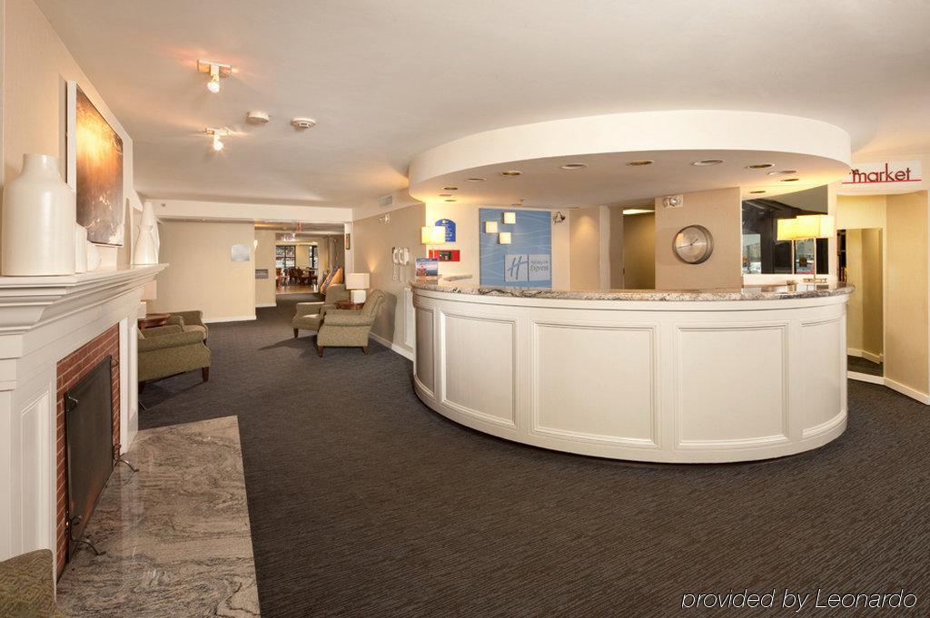 Holiday Inn Express Boston-Waltham By Ihg Интерьер фото